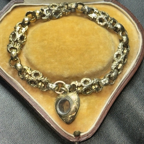 Victorian garnet bracelet 9ct/10ct acid tested. - Picture 7 of 16